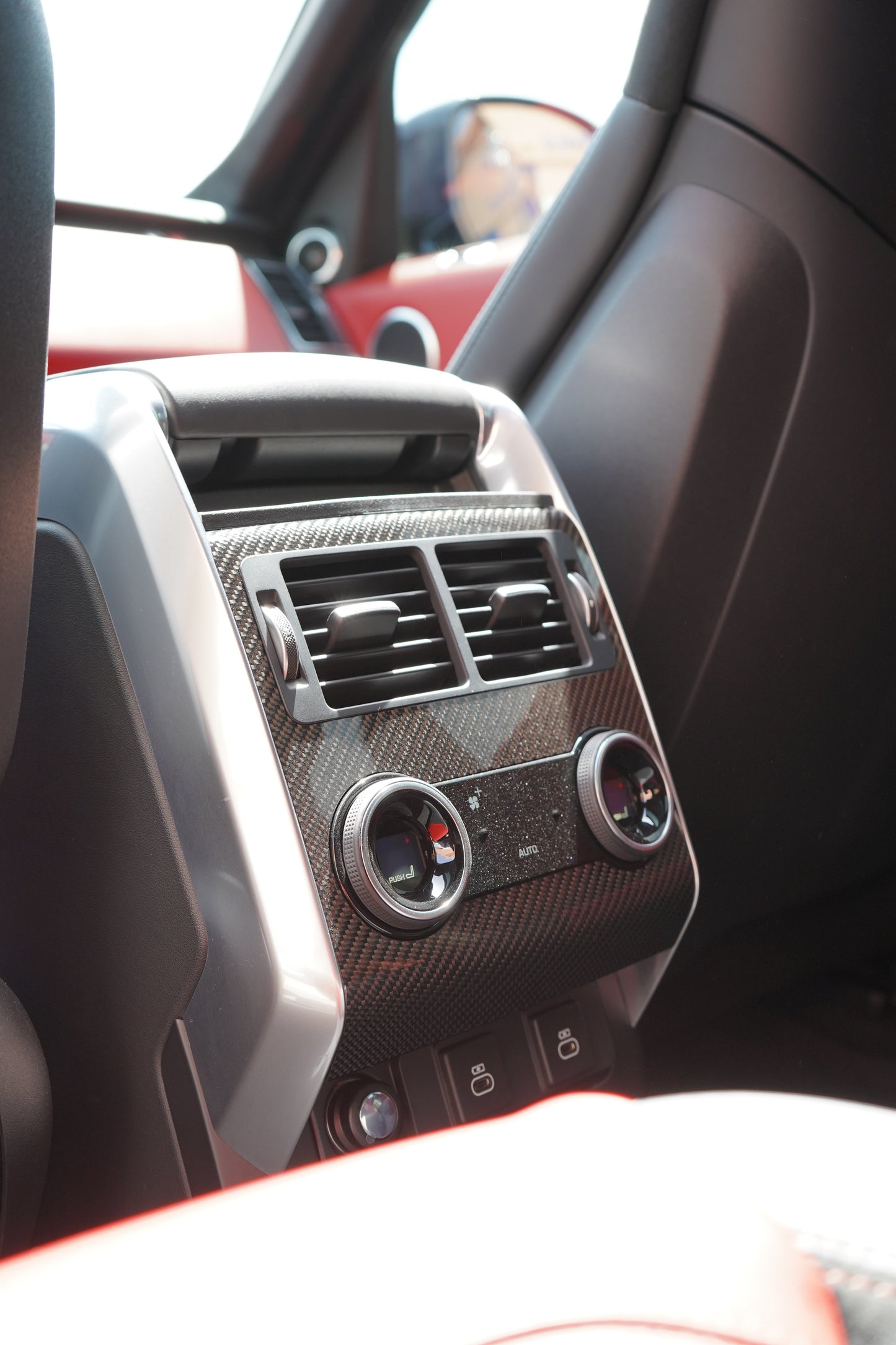 Range Rover Sport SVR Carbon Edition – 2022 _ 40 000KM