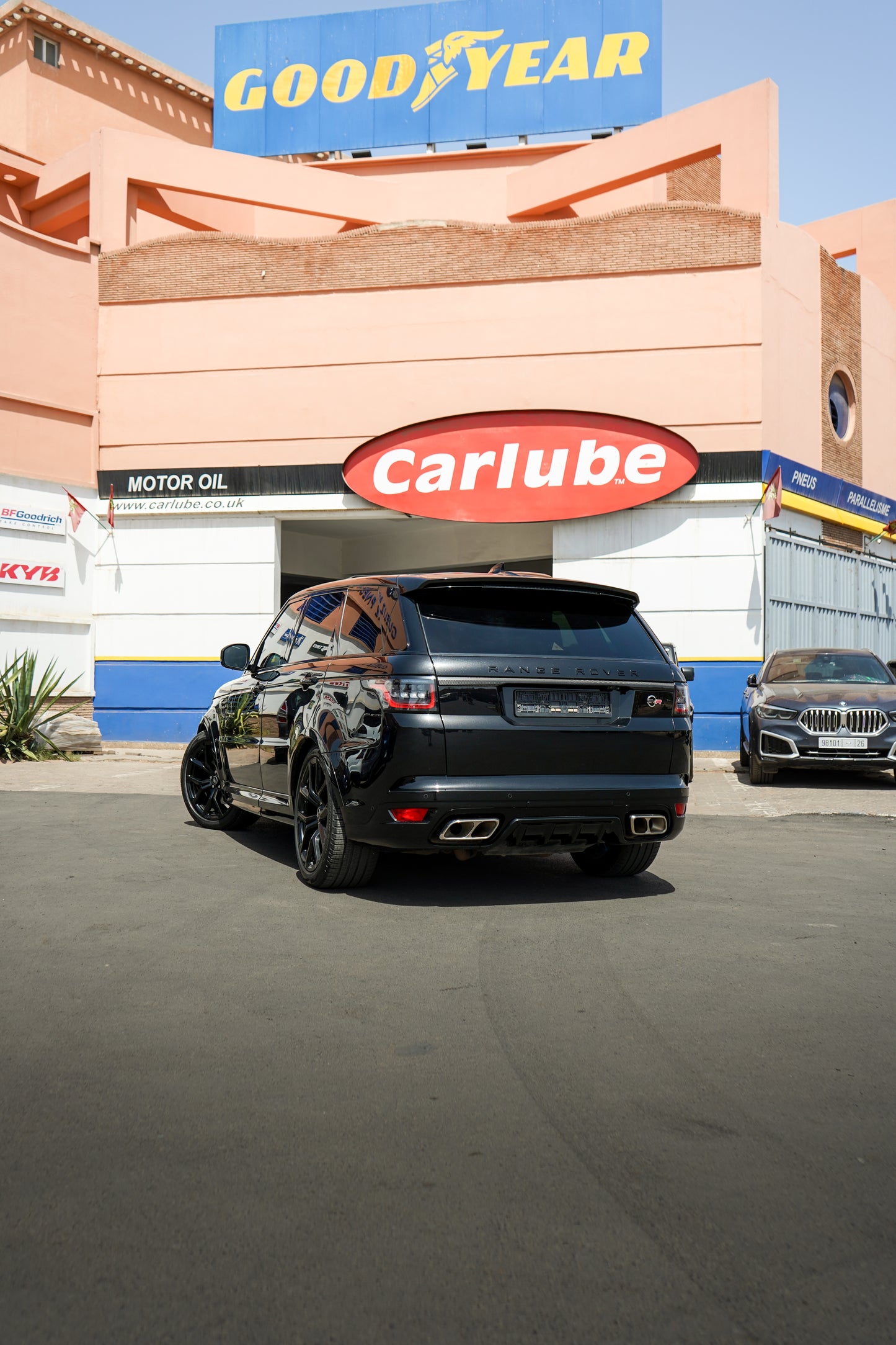 Range Rover Sport SVR Carbon Edition – 2022 _ 40 000KM