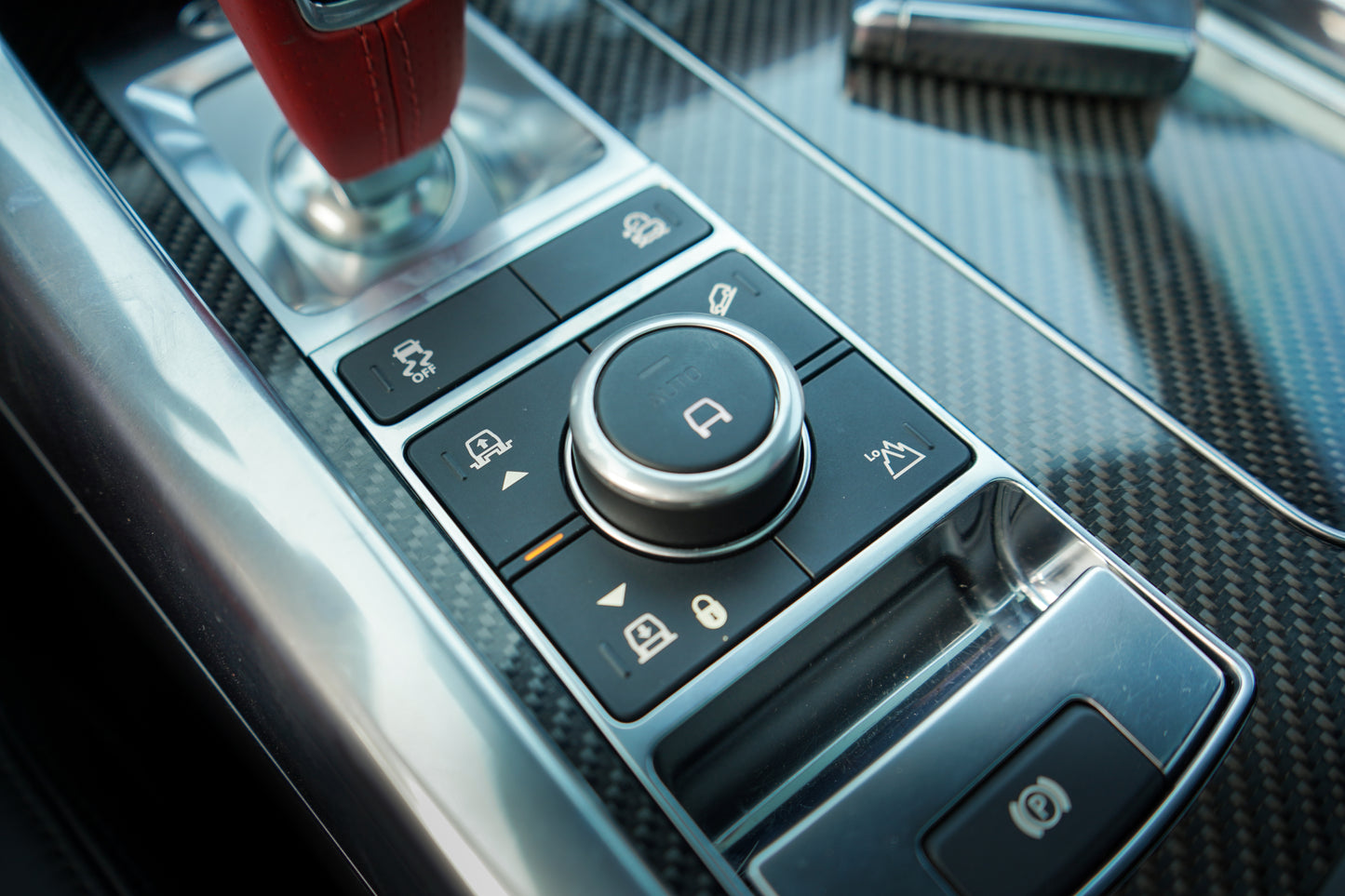 Range Rover Sport SVR Carbon Edition – 2022 _ 40 000KM