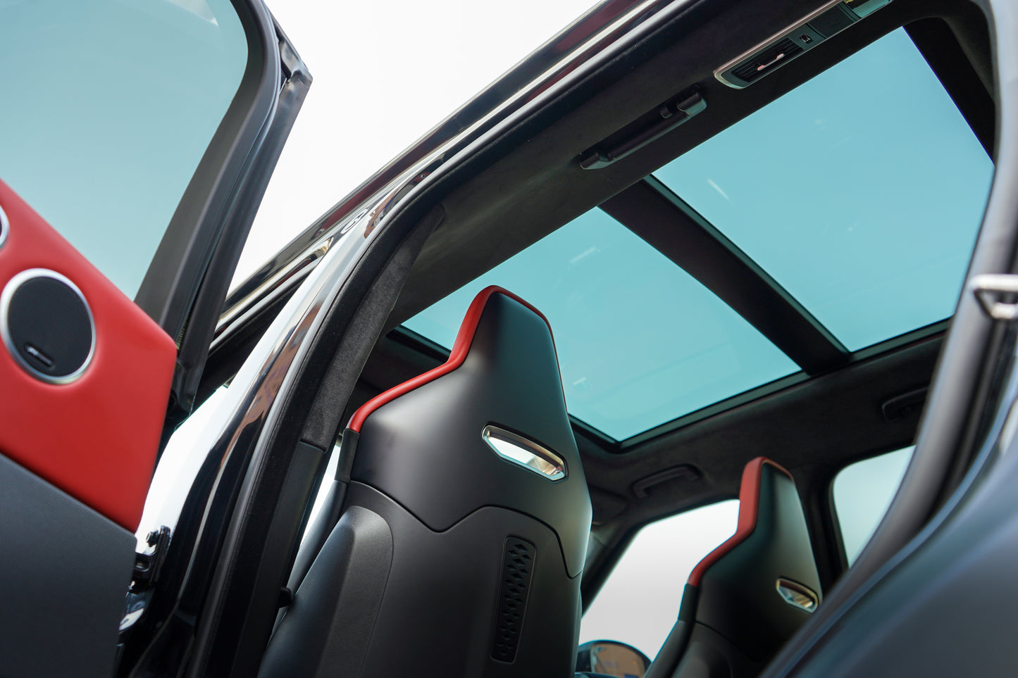 Range Rover Sport SVR Carbon Edition – 2022 _ 40 000KM