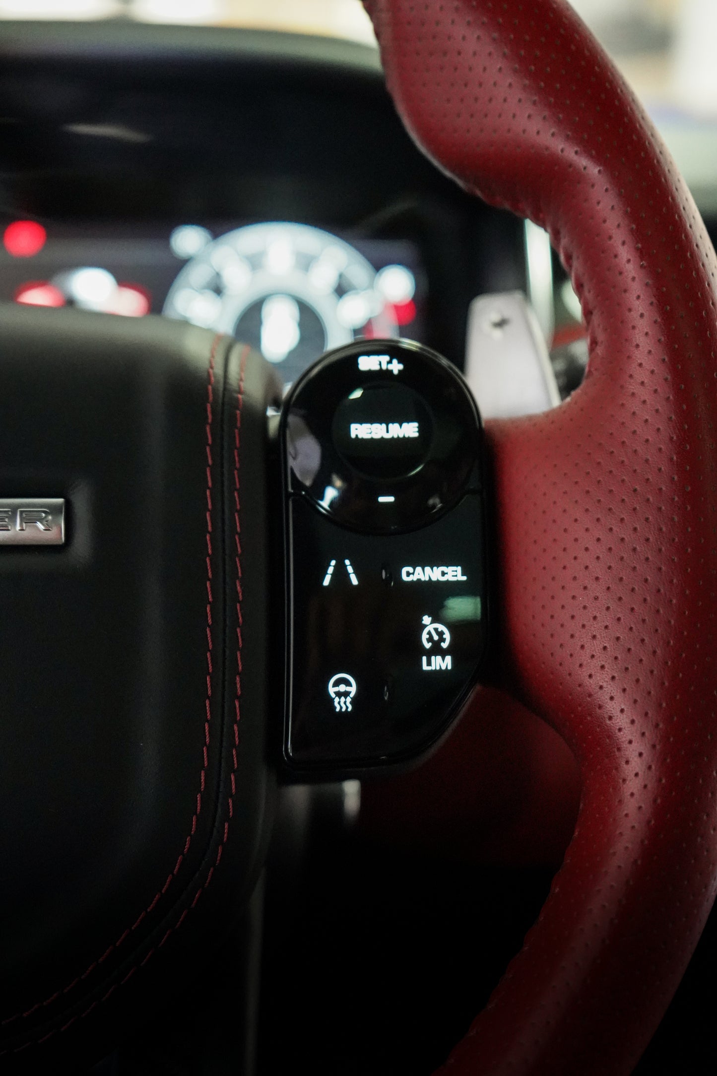 Range Rover Sport SVR Carbon Edition – 2022 _ 40 000KM