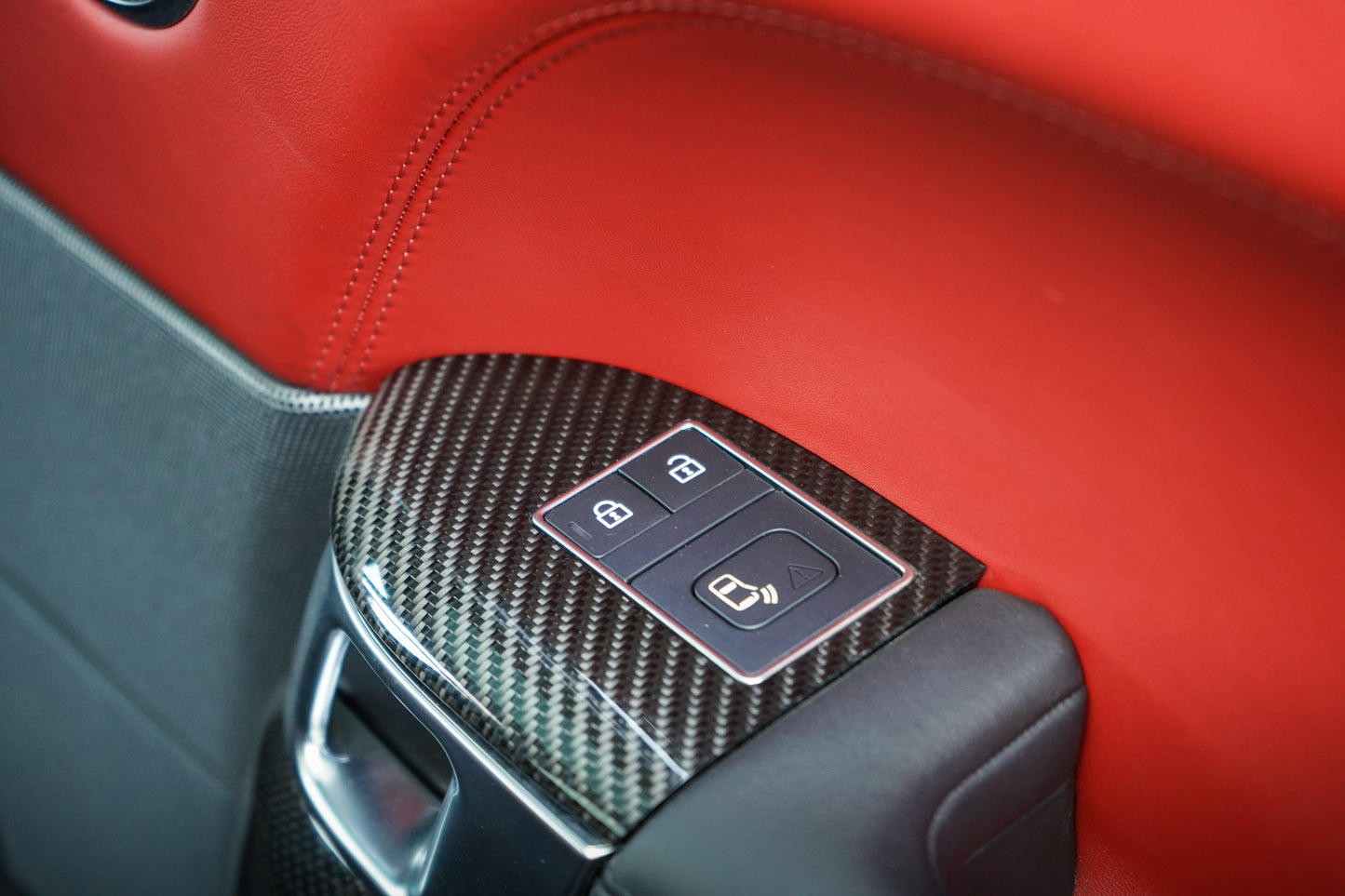 Range Rover Sport SVR Carbon Edition – 2022 _ 40 000KM